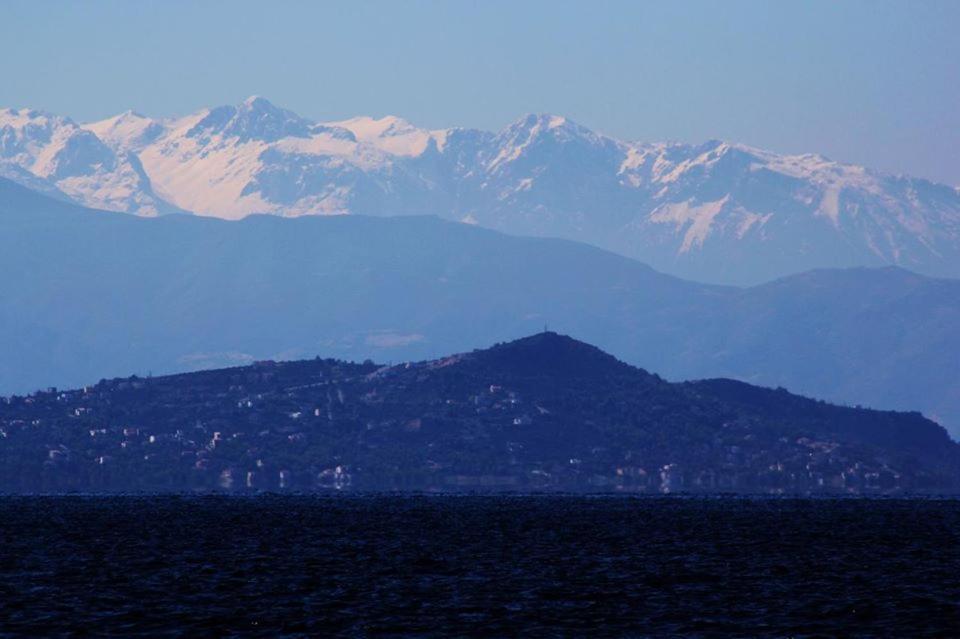 Vateri Límni Exterior foto